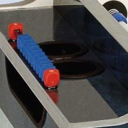 Garlando Olympic Outdoor Münzprüfer-Fußballtisch für draußen mit Glasbedeckung, mit Teleskopstangen